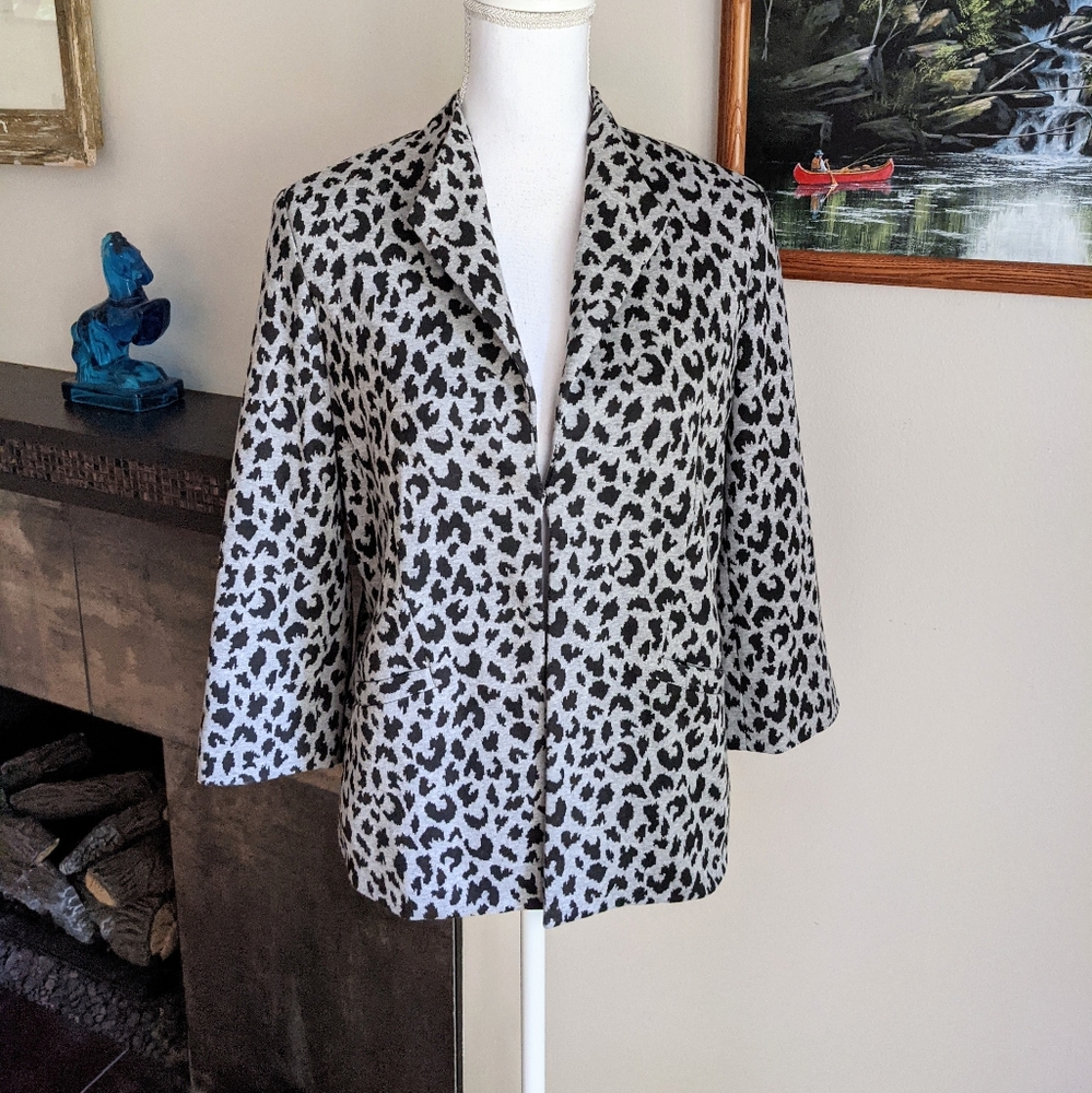 Doncaster Women's 8 Animal Print Gray 3/4 Sleeve Dressy Jacket Soft Cotton Blend